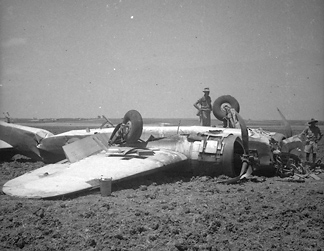 02_032x_Blenheim_Crash_Aqir_July_1941 Z5861 